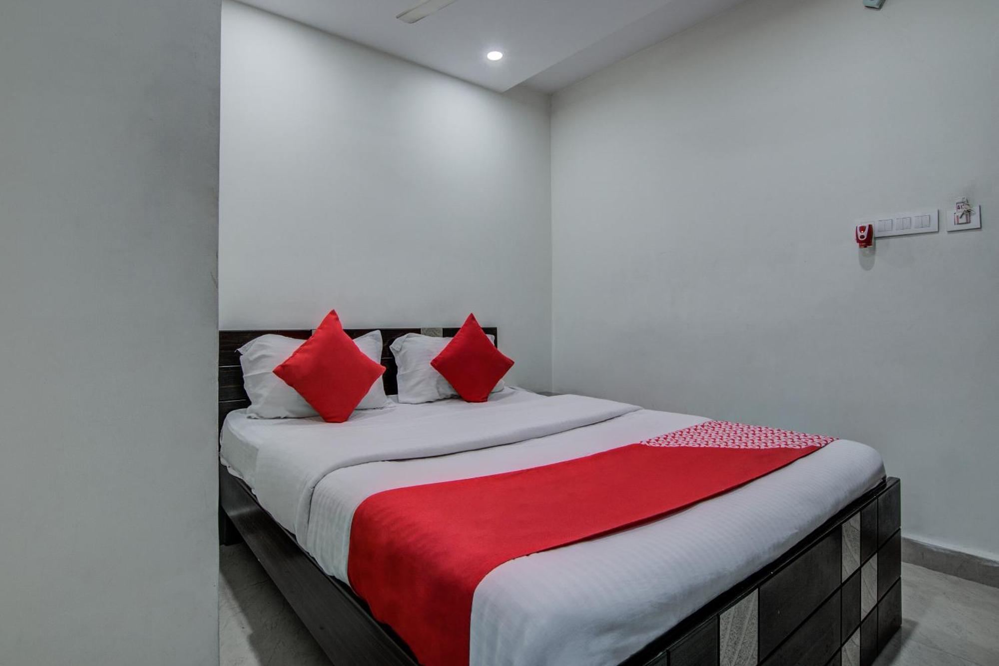 Hotel O Vb Grand Visakhapatnam Exteriör bild