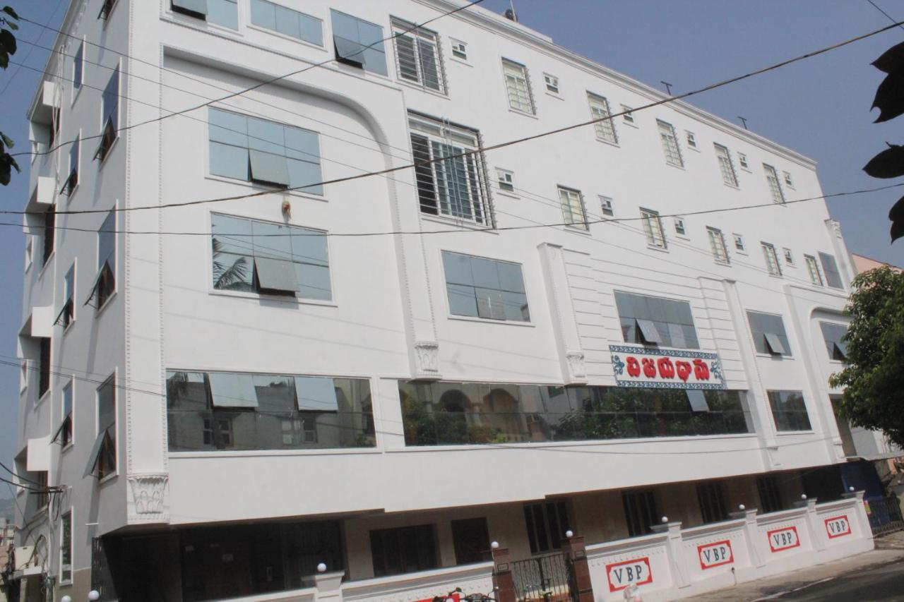 Hotel O Vb Grand Visakhapatnam Exteriör bild